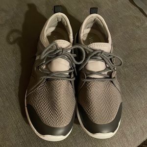 Vionic Women's Sky Storm Active Sneaker  Lace up Everyday Sneakers Size 8